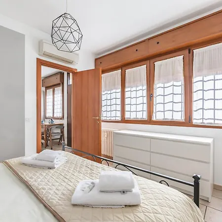 Guesthost - La Nicchia Dei Papi - Visarno Arena Lovely Daire