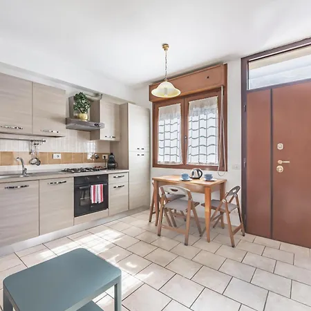 Guesthost - La Nicchia Dei Papi - Visarno Arena Lovely *