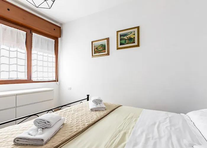 Guesthost - La Nicchia Dei Papi - Visarno Arena Lovely Apartamento Florencia