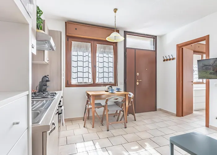 Apartamento Guesthost - La Nicchia Dei Papi - Visarno Arena Lovely *