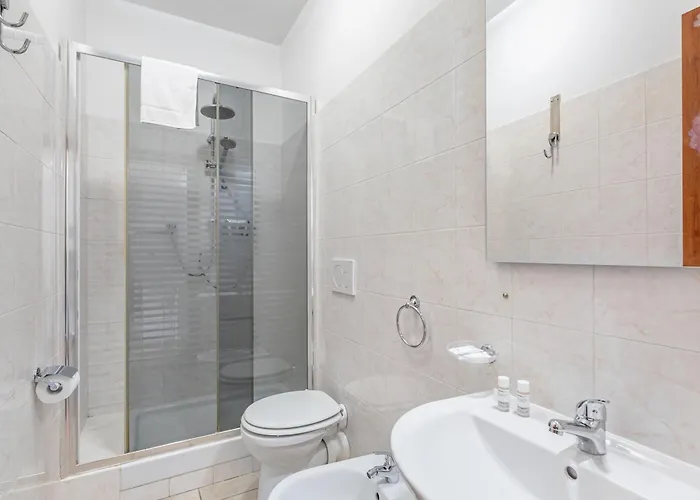 Guesthost - La Nicchia Dei Papi - Visarno Arena Lovely Apartamento *